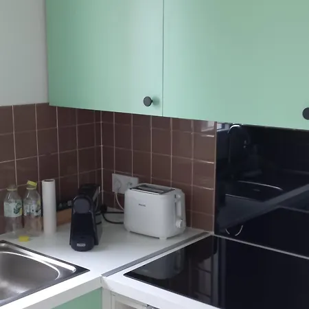 Apartamento Renovated One-bedroom In *