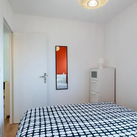 Apartamento Renovated One-bedroom In *